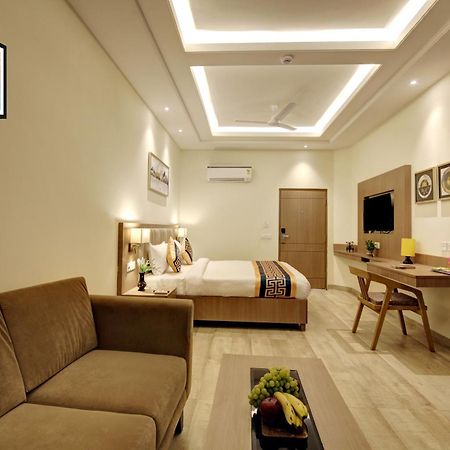 Airport Hotel Claytone New Delhi Buitenkant foto